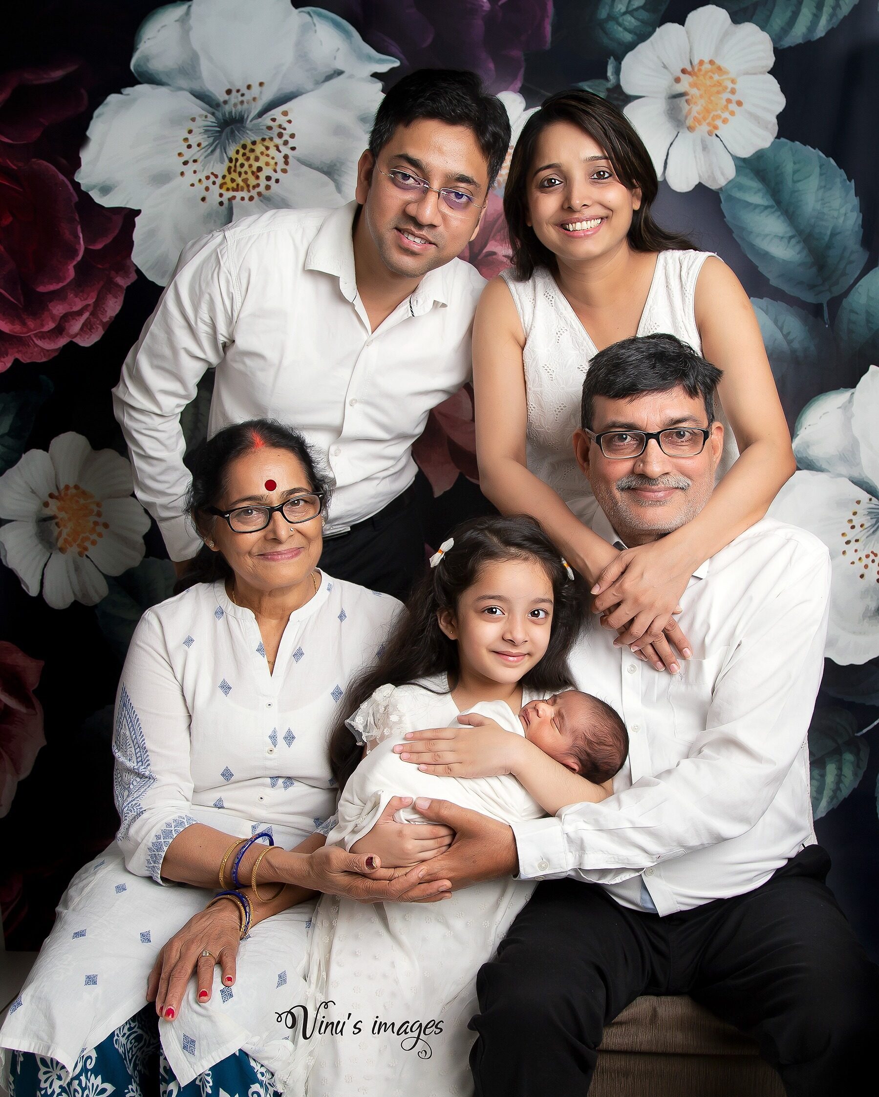 Ideas for family photoshoot at home in Delhi, photography by Vinus Images