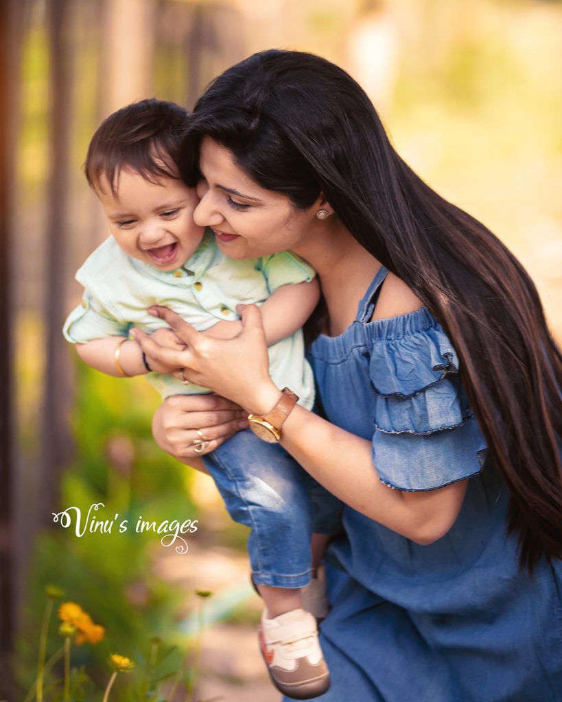 Simple mother and baby girl photoshoot in Delhi, by Vinus Images