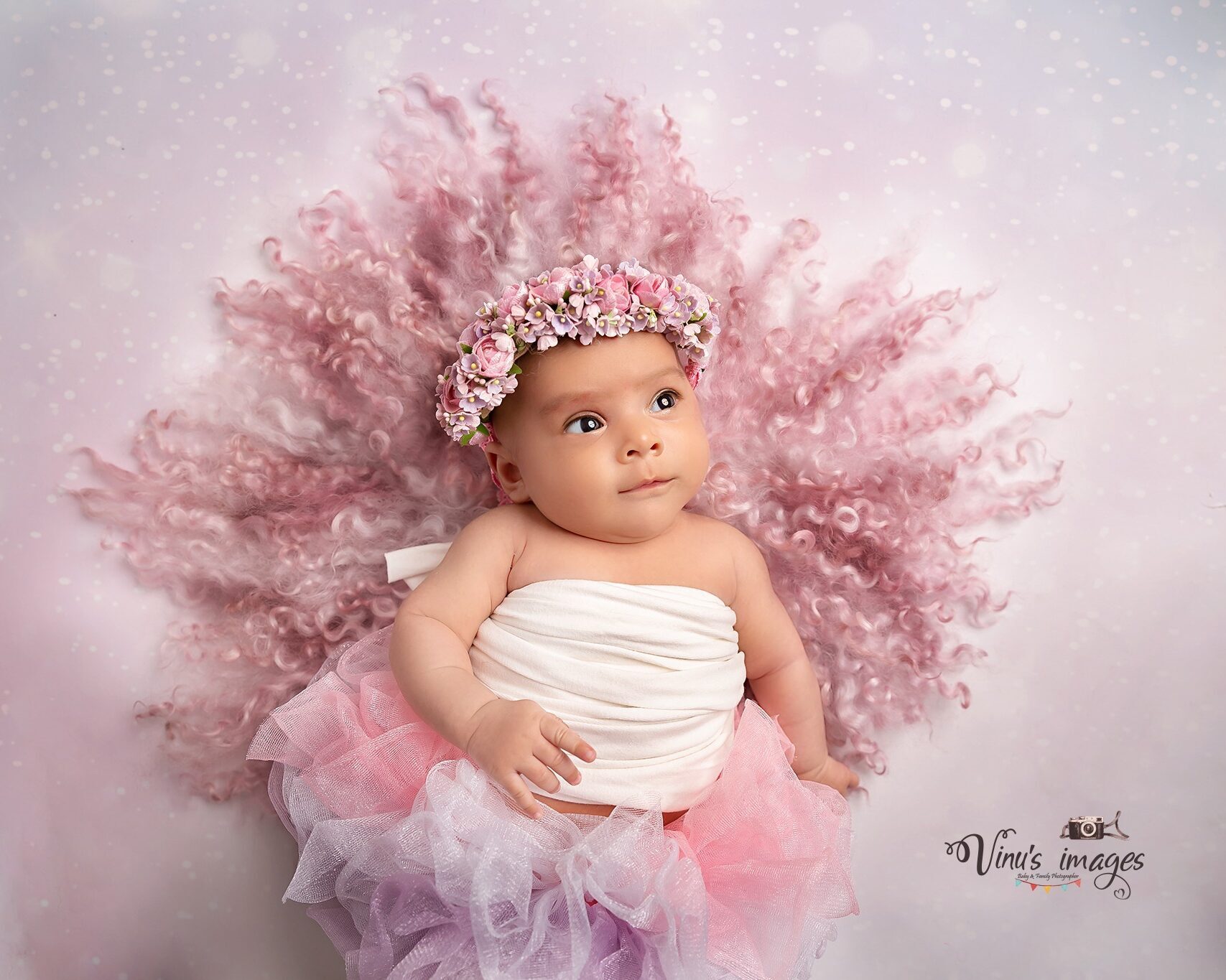 2 month baby picture | Baby milestones pictures, Monthly baby pictures, Baby  milestone photos