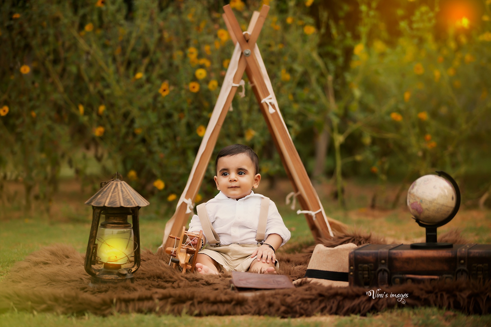 Outdoor traveller theme for baby boy photography in Noida- photography by vinus images