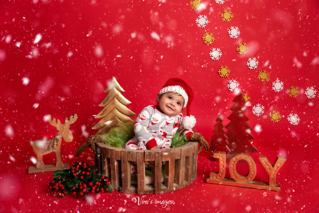 Beautiful Christmas theme for baby photoshoot in Delhi- photography by vinus images