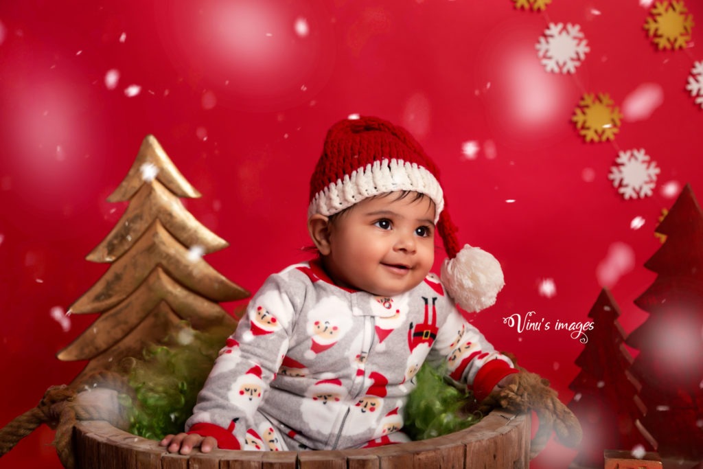 Ideas for Chritsmas theme baby photoshoot at home in Delhi, photography by Vinus Images