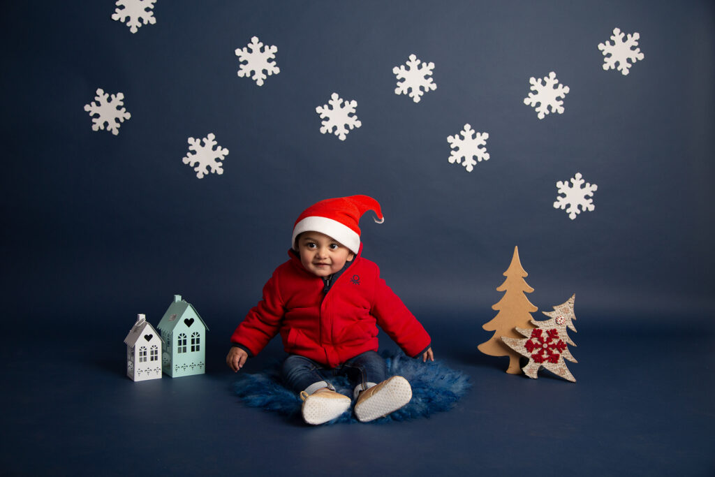 Christmas theme ideas for baby boy phototshoot in Delhi, by Vinus Images